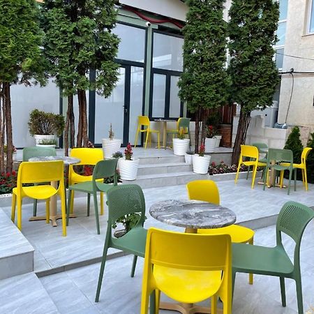 Hostel Dera Pristina Exteriör bild