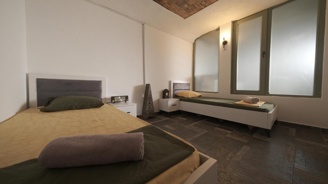 Hostel Dera Pristina Exteriör bild